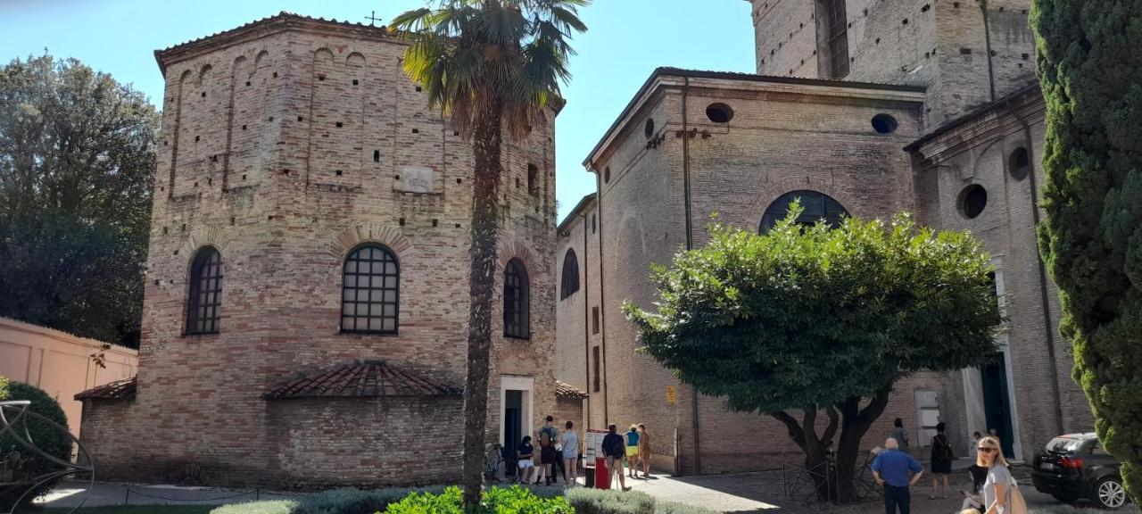 Corte Cavour. Una Mansarda Nel Cuore Della Citta 拉文纳 外观 照片