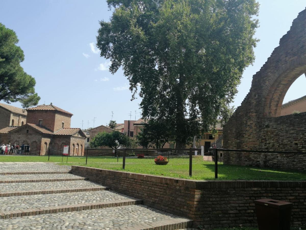 Corte Cavour. Una Mansarda Nel Cuore Della Citta 拉文纳 外观 照片